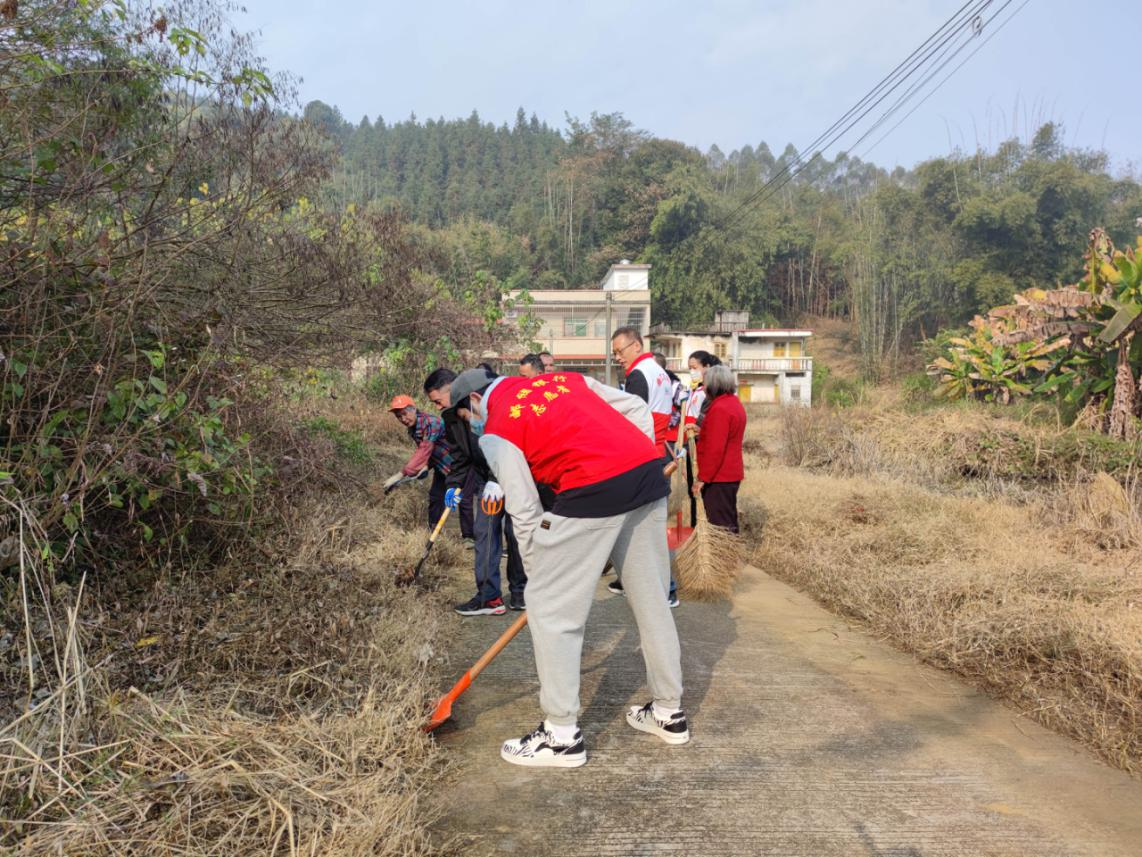 学雷锋精神，助力百千万工程——邮储银行曲江区支行开展志愿服务活动