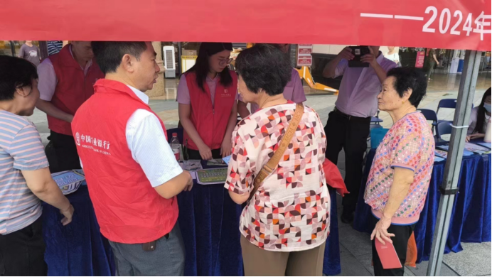 农业银行陆河县支行：金融知识万里行，助力构建和谐消费环境